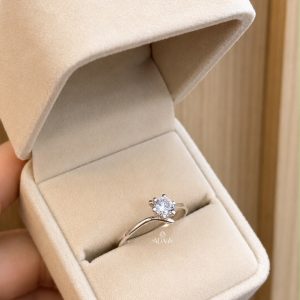 Anillo Alessandra